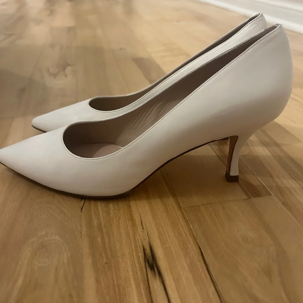 Stuart Weitzman Ivory Pointed-Toe Pumps - Picture 2 of 4